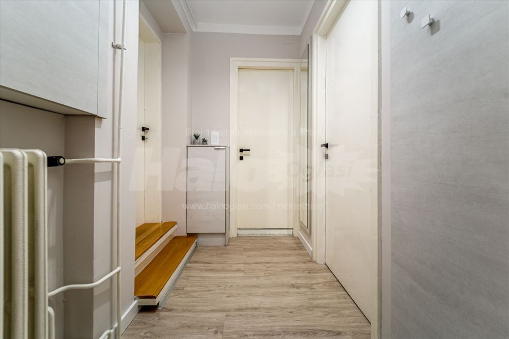 Zemun, Karađorđev trg, jednoiposoban stan — 10