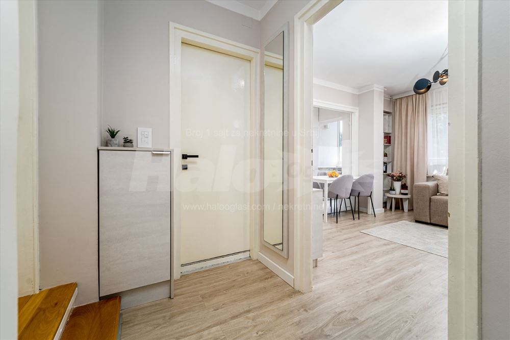 Zemun, Karađorđev trg, jednoiposoban stan — 11