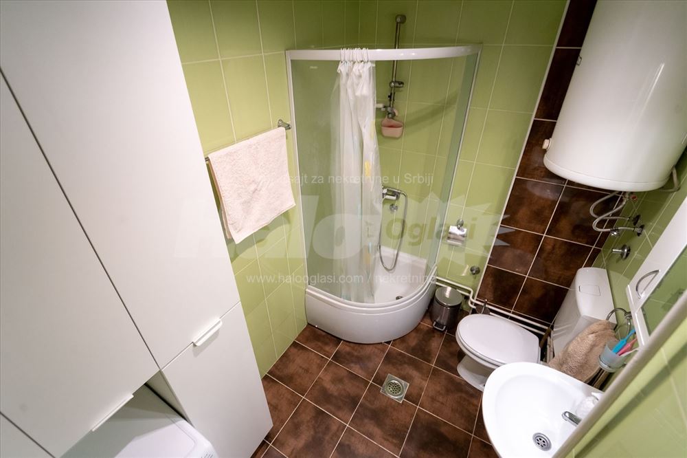 Zemun, Karađorđev trg, jednoiposoban stan — 15