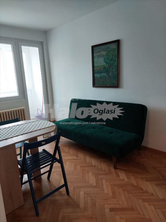 Zemun, Karađorđev trg, jednoiposoban stan — 2