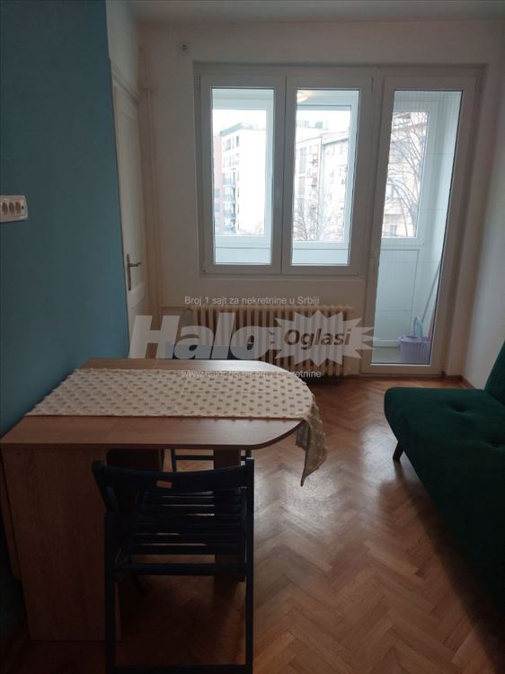 Zemun, Karađorđev trg, jednoiposoban stan — 3