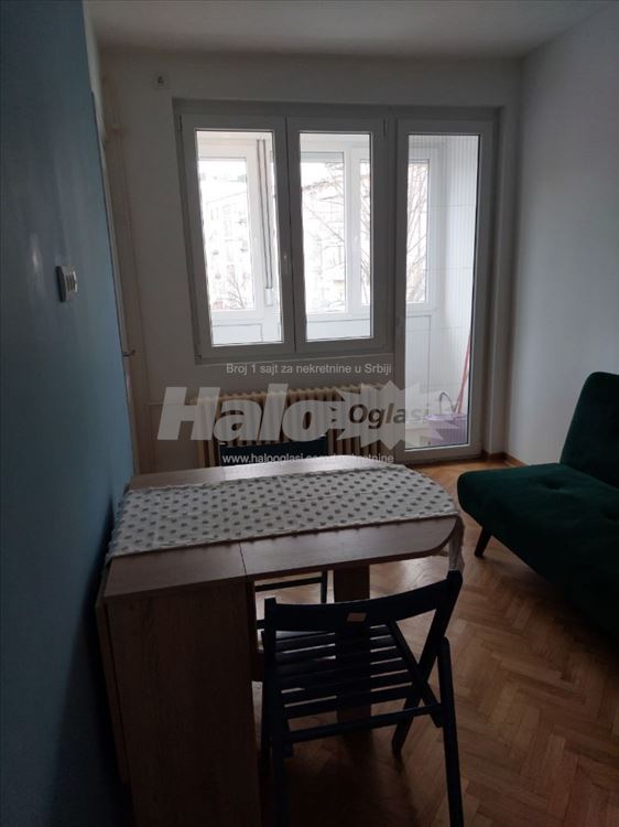 Zemun, Karađorđev trg, jednoiposoban stan — 4