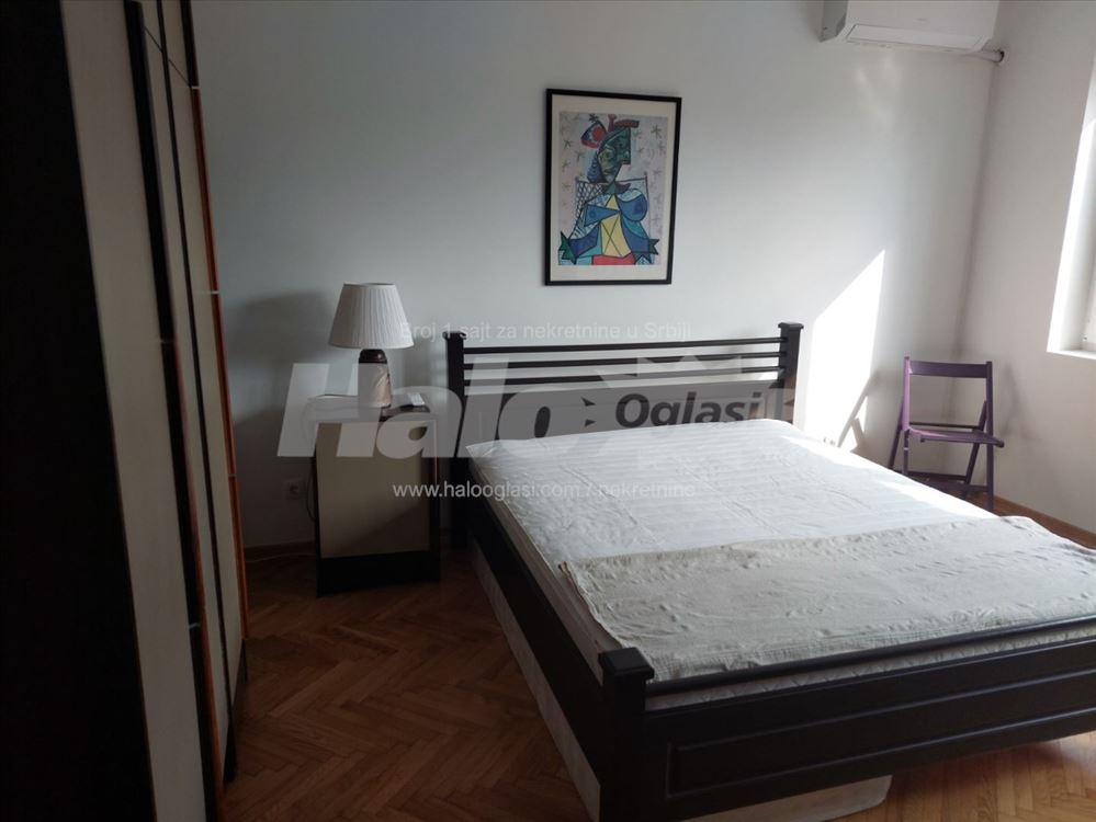 Zemun, Karađorđev trg, jednoiposoban stan — 8