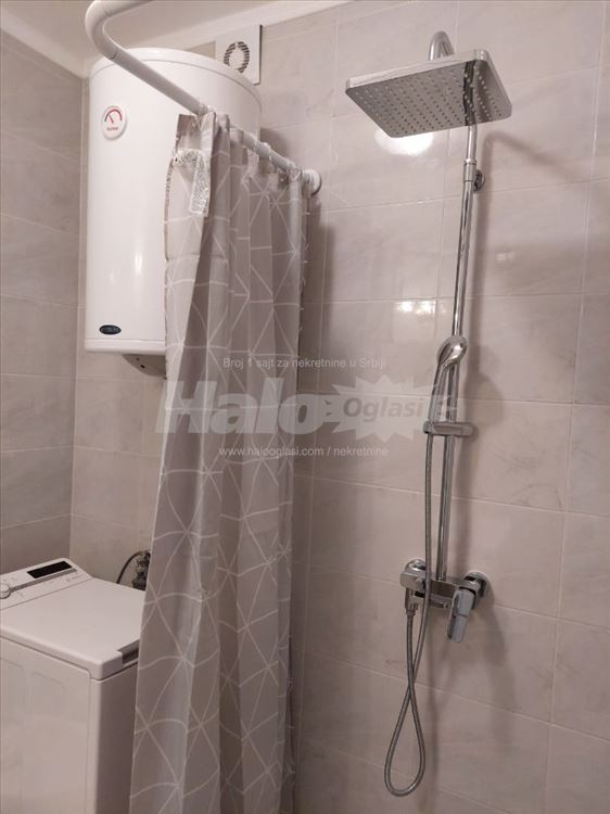 Zemun, Karađorđev trg, jednoiposoban stan — 11