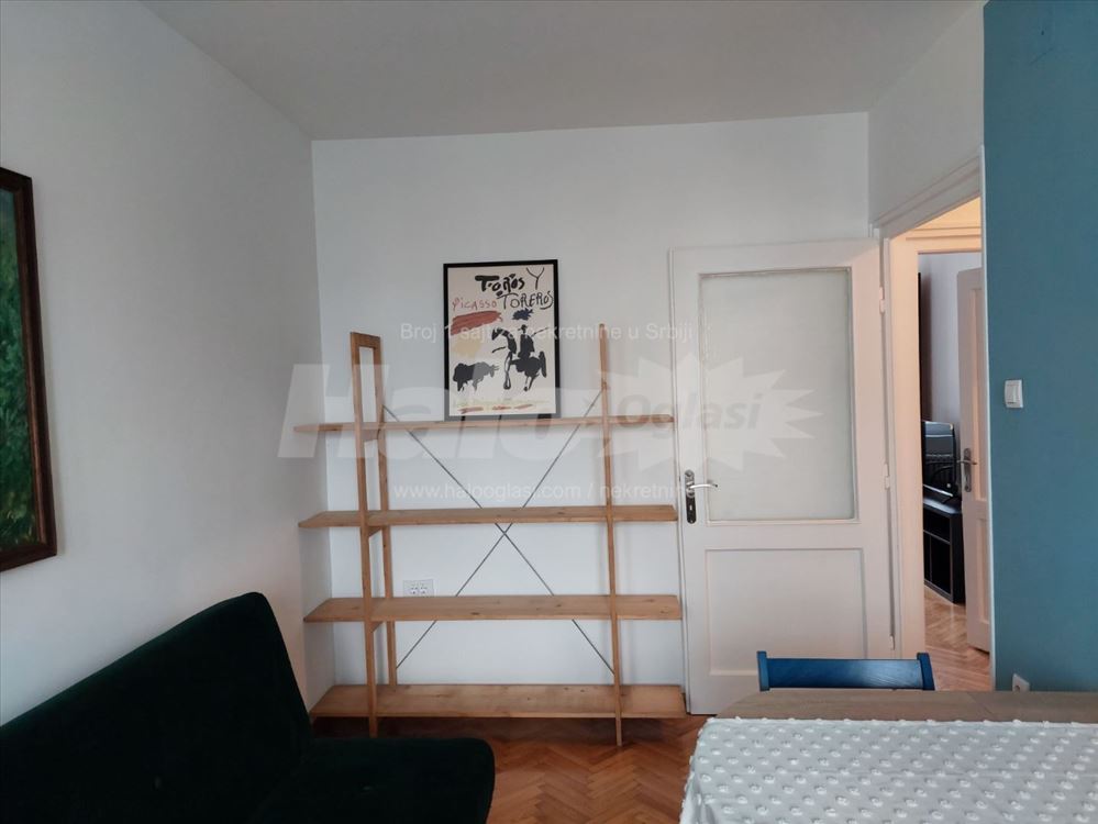 Zemun, Karađorđev trg, jednoiposoban stan — 12