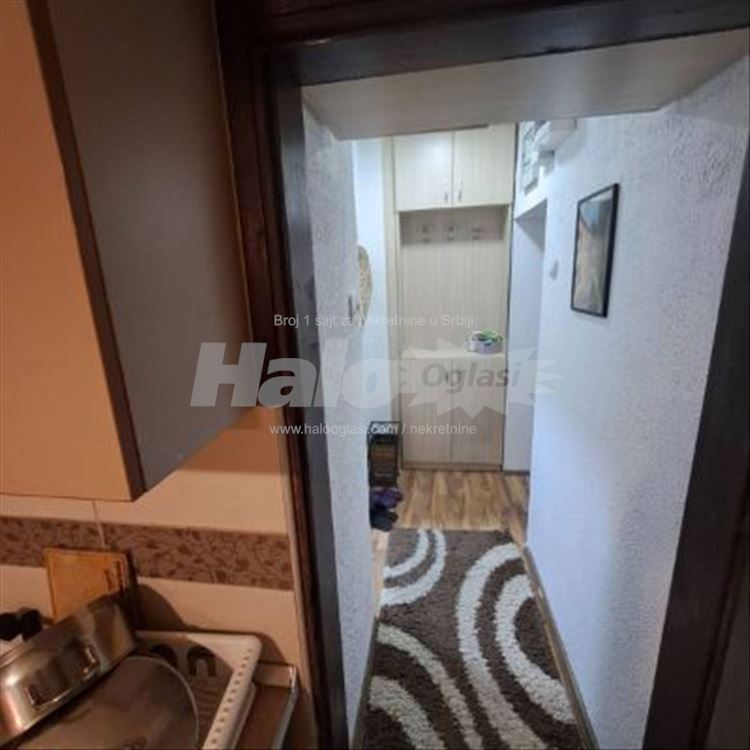 Zemun, Karađorđev trg, jednosoban stan — 6