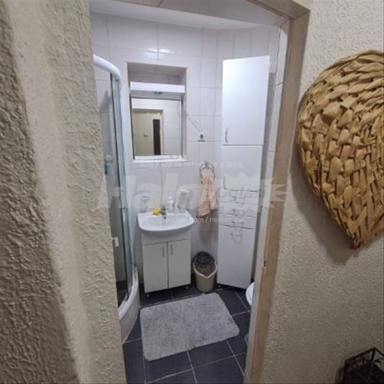 Zemun, Karađorđev trg, jednosoban stan — 8