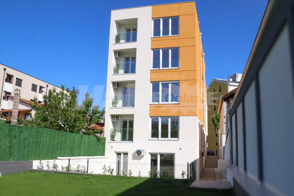 Zemun,98m, četvorosoban,useljiv, Šumadijska — 2