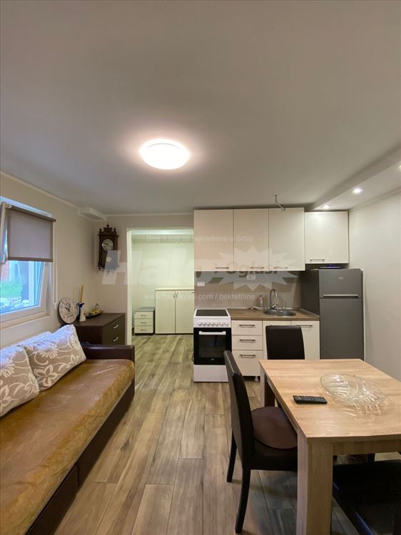 Zemun,Cara Dušana, 30m2,useljiv — 2