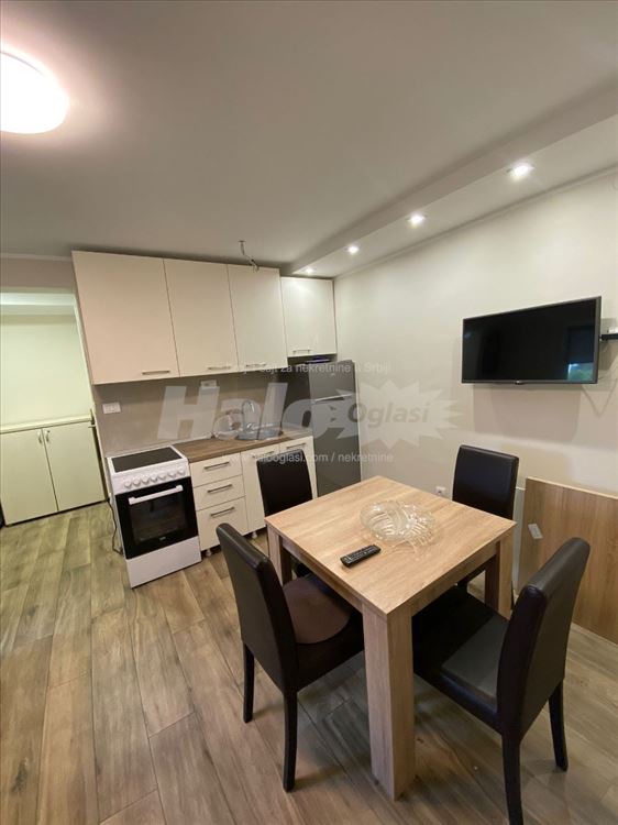 Zemun,Cara Dušana, 30m2,useljiv — 9