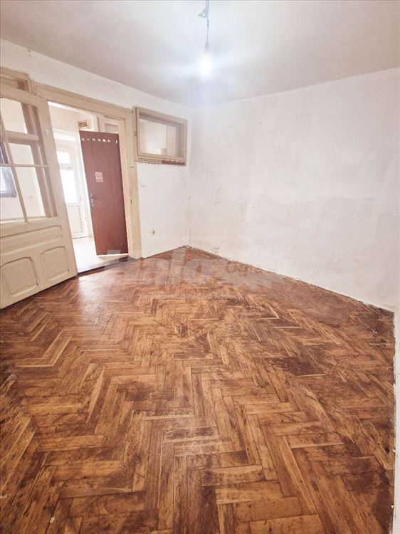 Zemun,Kej Oslobođenja 65,kod restorana Šaran, 23m2 — 3
