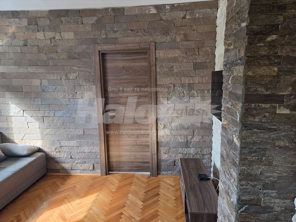 Zvečanska dva stana u jednom Odvojeni ulazi — 8