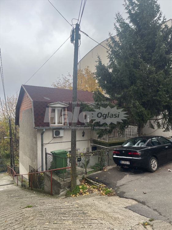 Zvezdara, porodični stan sa velikim dvorištem — 2